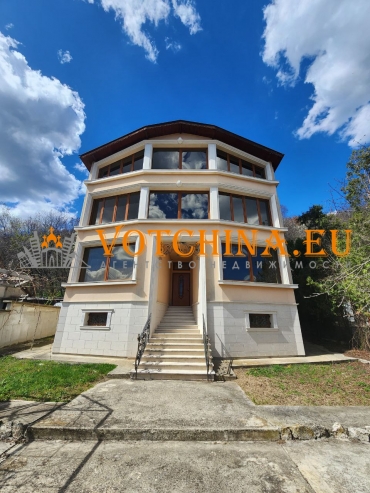 Varna, k. k. Zlatni pyasatsi, For Sale 